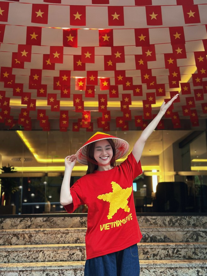 Dàn sao nhuộm đỏ MXH, không khí vui hơn Tết: Outfit xịn nhất chính là "merch quốc dân"- Ảnh 8.