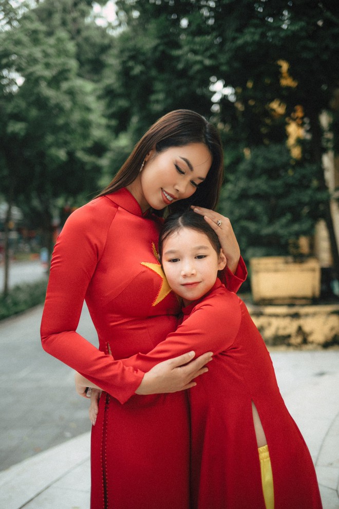 Dàn sao nhuộm đỏ MXH, không khí vui hơn Tết: Outfit xịn nhất chính là "merch quốc dân"- Ảnh 35.