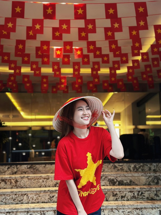 Dàn sao nhuộm đỏ MXH, không khí vui hơn Tết: Outfit xịn nhất chính là "merch quốc dân"- Ảnh 7.