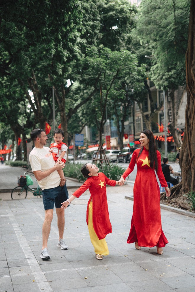 Dàn sao nhuộm đỏ MXH, không khí vui hơn Tết: Outfit xịn nhất chính là "merch quốc dân"- Ảnh 34.