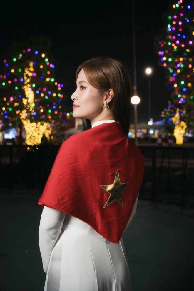 Dàn sao nhuộm đỏ MXH, không khí vui hơn Tết: Outfit xịn nhất chính là "merch quốc dân"- Ảnh 2.