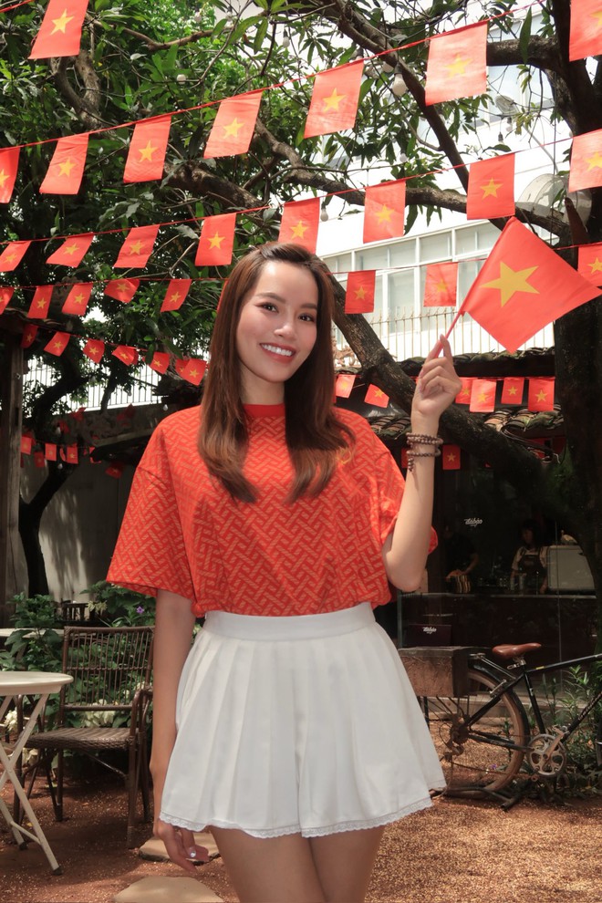 Dàn sao nhuộm đỏ MXH, không khí vui hơn Tết: Outfit xịn nhất chính là "merch quốc dân"- Ảnh 14.