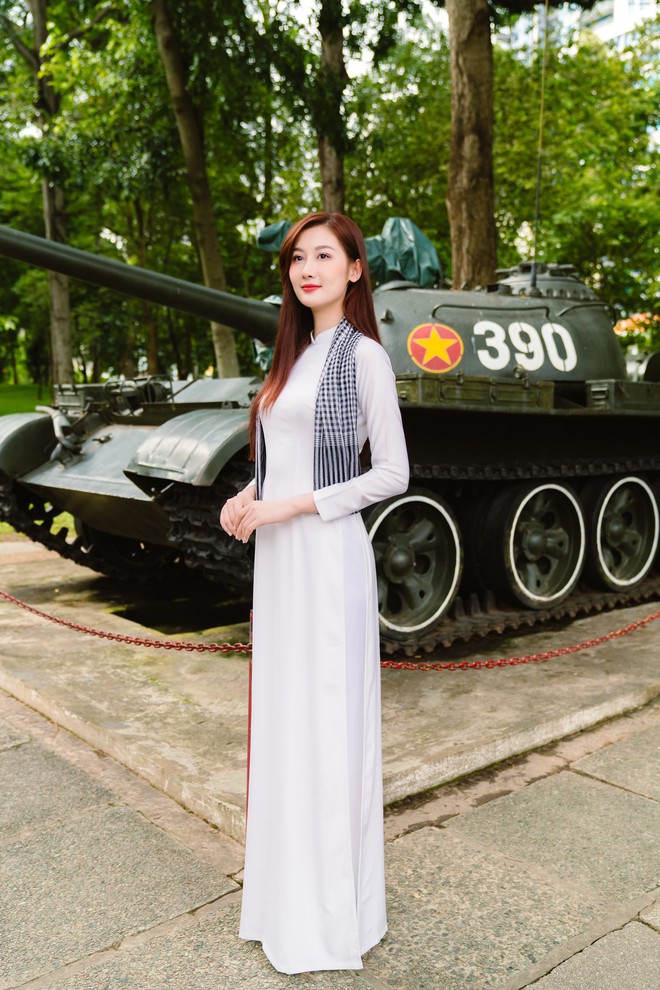 Dàn sao nhuộm đỏ MXH, không khí vui hơn Tết: Outfit xịn nhất chính là "merch quốc dân"- Ảnh 28.