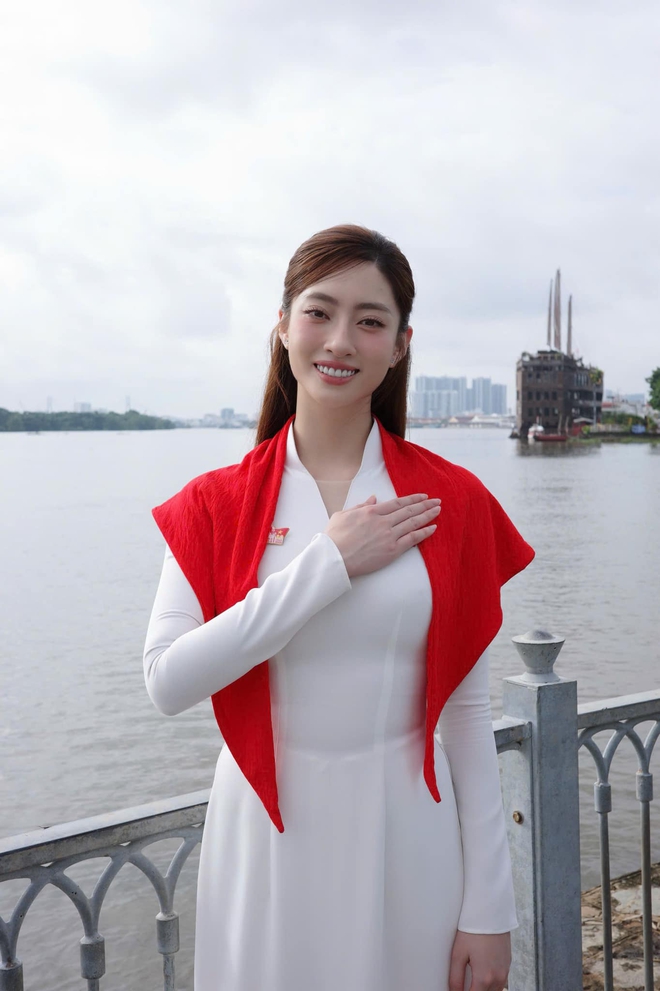 Dàn sao nhuộm đỏ MXH, không khí vui hơn Tết: Outfit xịn nhất chính là "merch quốc dân"- Ảnh 23.