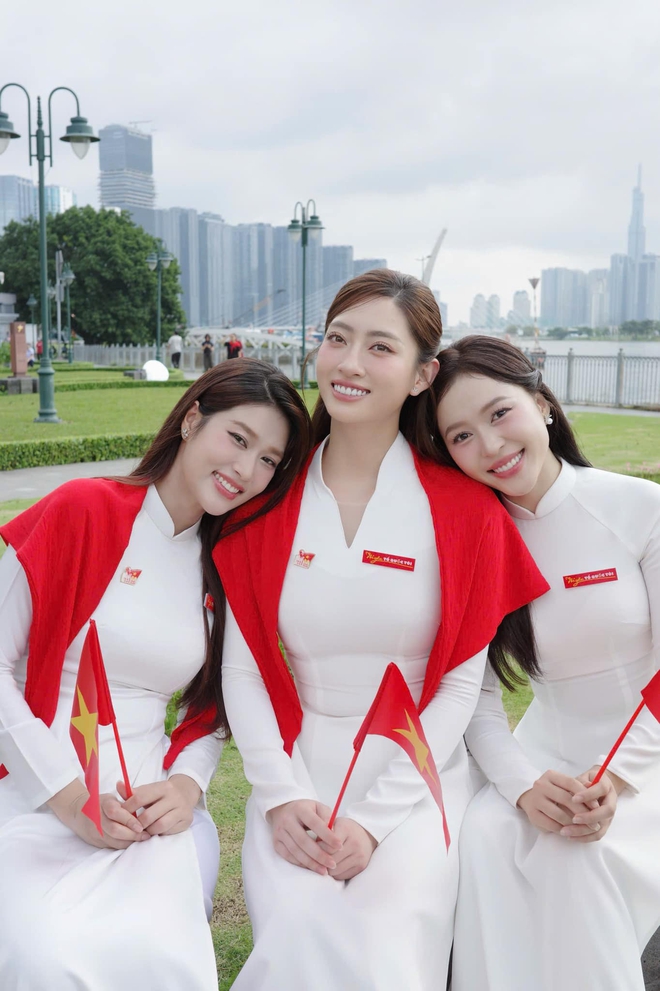 Dàn sao nhuộm đỏ MXH, không khí vui hơn Tết: Outfit xịn nhất chính là "merch quốc dân"- Ảnh 22.