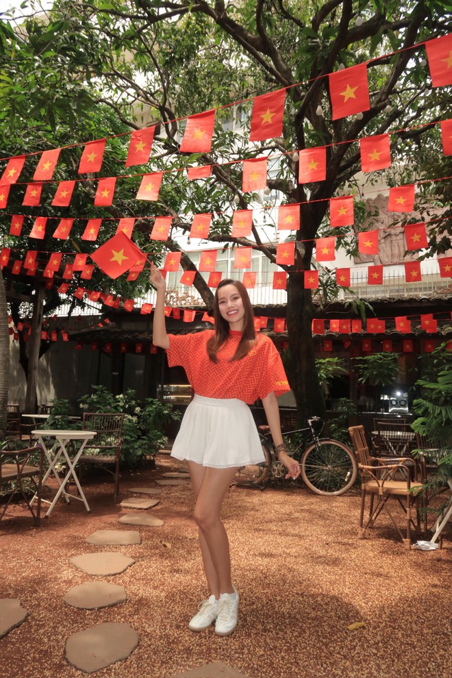 Dàn sao nhuộm đỏ MXH, không khí vui hơn Tết: Outfit xịn nhất chính là "merch quốc dân"- Ảnh 13.