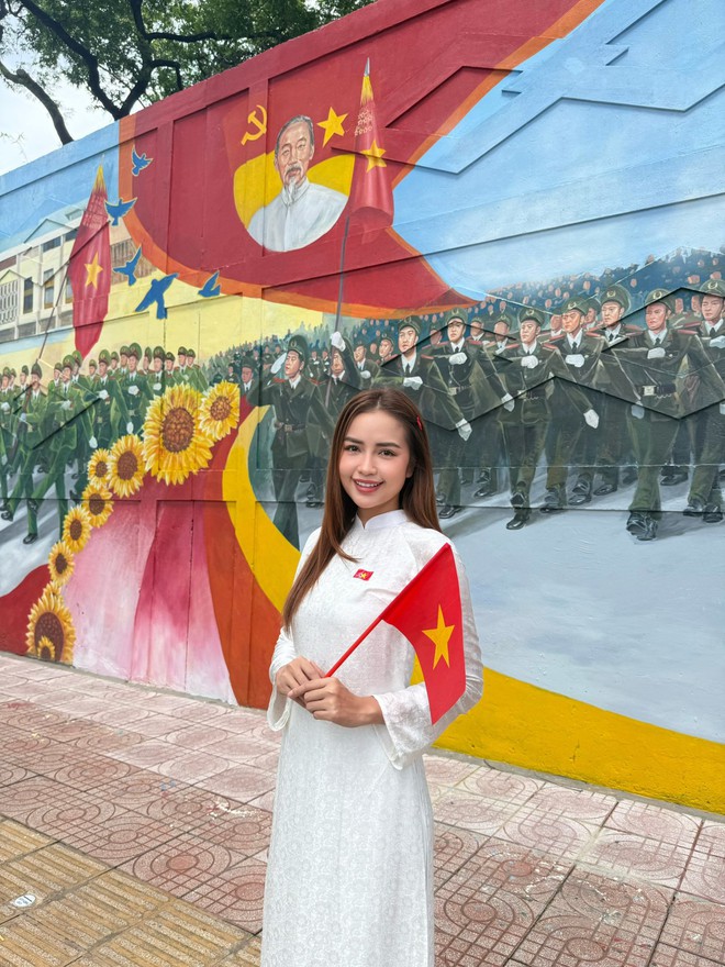 Dàn sao nhuộm đỏ MXH, không khí vui hơn Tết: Outfit xịn nhất chính là "merch quốc dân"- Ảnh 15.