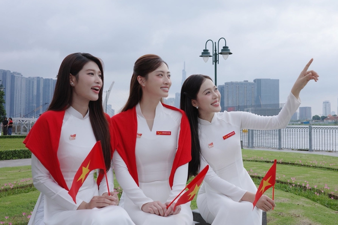 Dàn sao nhuộm đỏ MXH, không khí vui hơn Tết: Outfit xịn nhất chính là "merch quốc dân"- Ảnh 24.