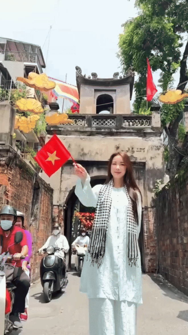 Dàn sao nhuộm đỏ MXH, không khí vui hơn Tết: Outfit xịn nhất chính là "merch quốc dân"- Ảnh 25.