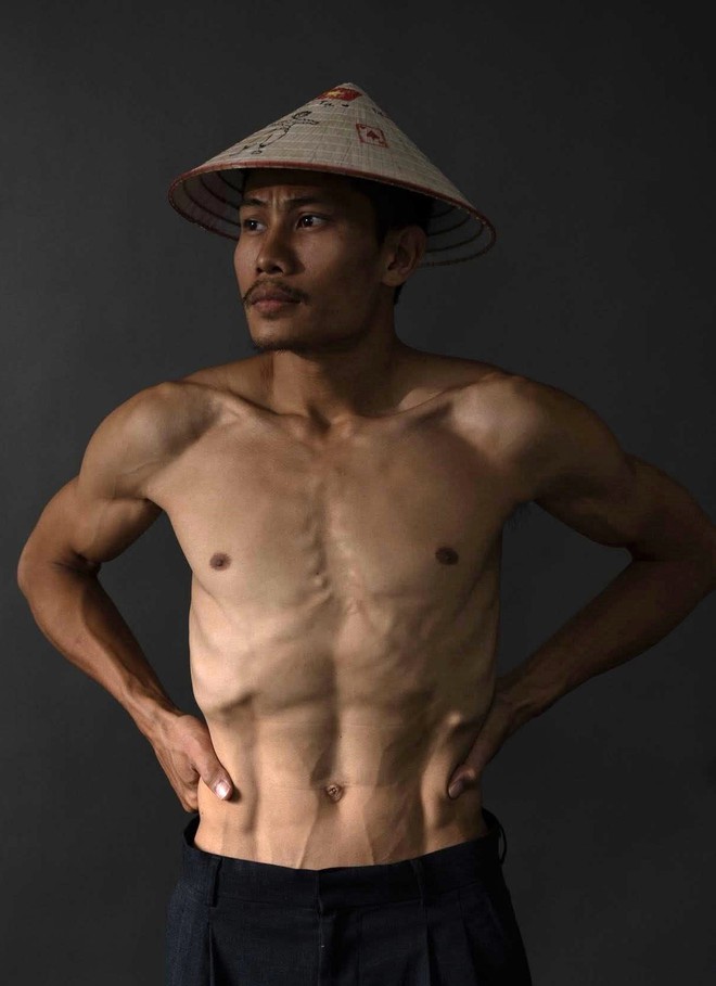 Dàn trai đẹp cơ bắp giúp 