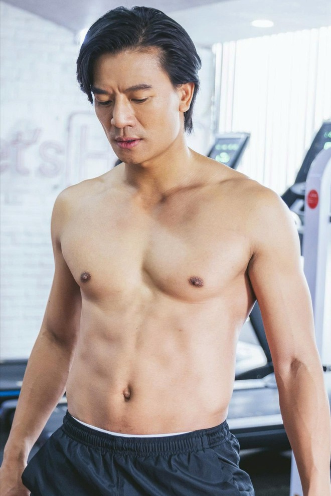 Dàn trai đẹp cơ bắp giúp 
