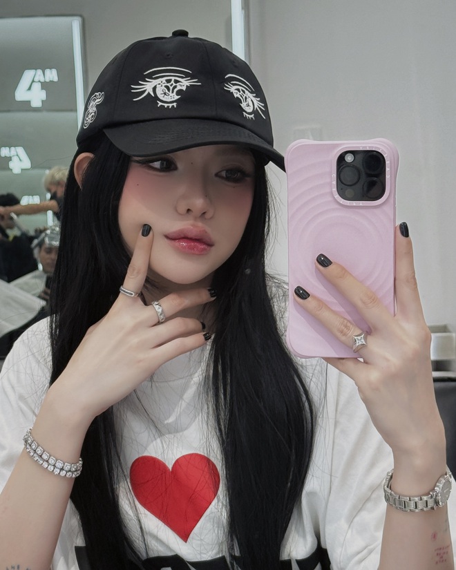 “Búp bê dao kéo” Việt Nam mỗi tháng thay 1 gương mặt, học Lisa mặc quần siêu ngắn nhưng... thê thảm- Ảnh 8.