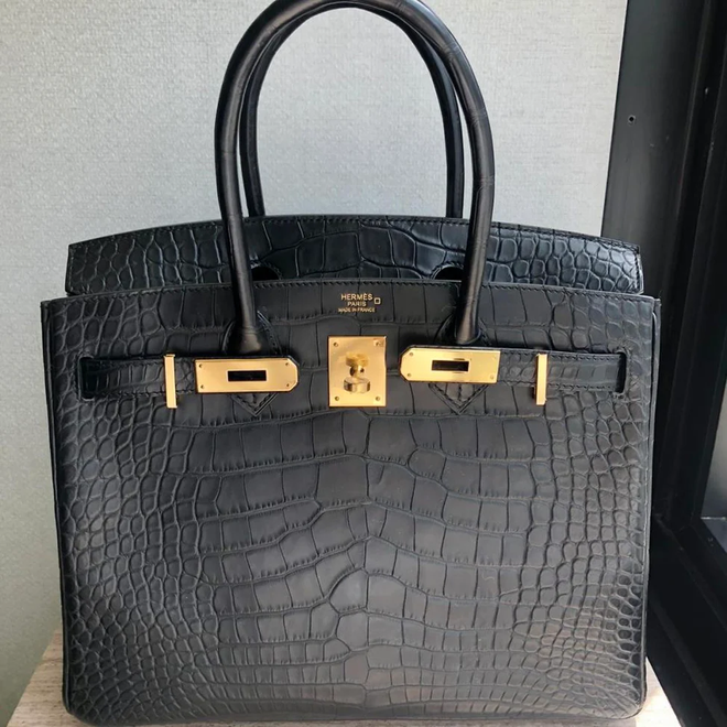 So vội outfit "tổng tài" đi xin lỗi với đồ của chủ quán cafe: Hermès da cá sấu thế này thì căng rồi!- Ảnh 4.