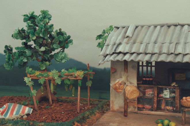 Chiếc bánh Trung thu mô phỏng tiệm tạp hóa tuổi thơ khiến dân mạng mê mẩn- Ảnh 2.