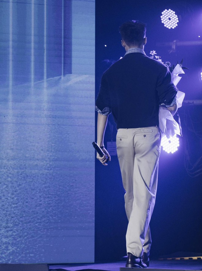 Sơn Tùng M-TP bắt trend outfit "tổng tài" đi xin lỗi, nhưng không đuổi kịp Jack- Ảnh 4.
