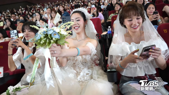 Báo Trung nói gì về “bà xã Việt Nam” của Hứa Quang Hán mà fan trong nước ghen đỏ mắt?- Ảnh 2.