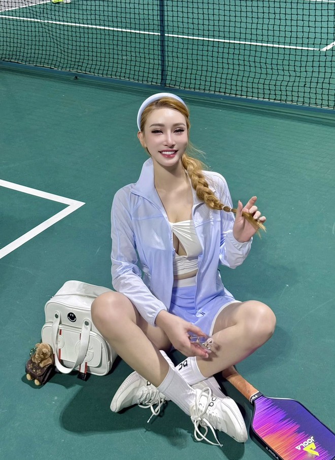 Chân dung nữ CEO chiến đét ở Fancy Pickleball #withGalaxy: Diện cây đồ 10 triệu, vibe phú bà nhìn là biết- Ảnh 8.