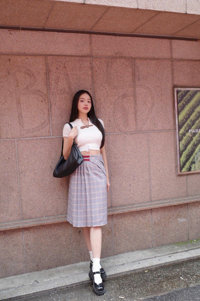 "Luỵ" Thanh Thuỷ ở Seoul, l&ecirc;n đồ như nữ ch&iacute;nh phim H&agrave;n năm 2000- Ảnh 8.