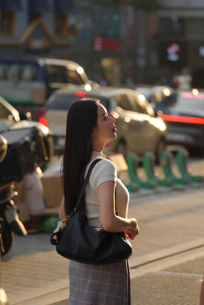 "Luỵ" Thanh Thuỷ ở Seoul, l&ecirc;n đồ như nữ ch&iacute;nh phim H&agrave;n năm 2000- Ảnh 3.