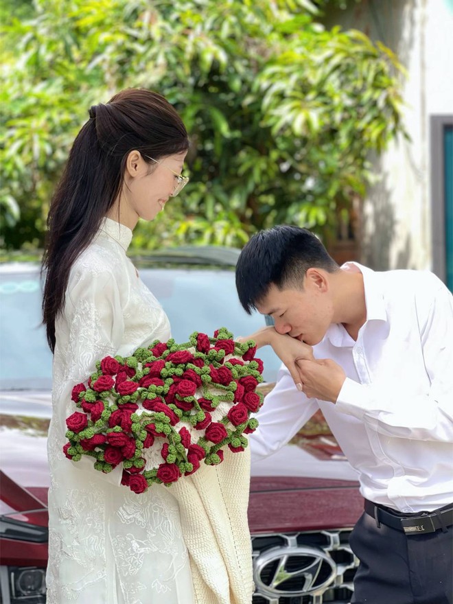 Danh tính cô dâu cao 1m85 lấy chồng cao 1m80 ở Tuyên Quang: Dòng họ có người cao hơn, khách mời hoá "tí hon"- Ảnh 7.