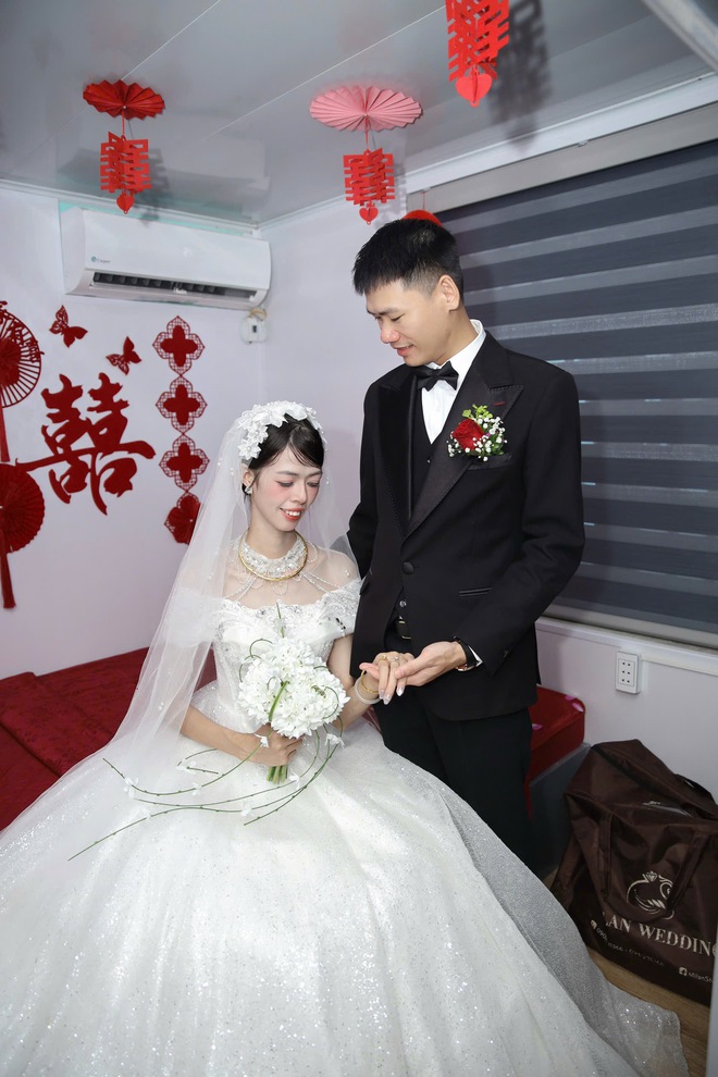 Danh tính cô dâu cao 1m85 lấy chồng cao 1m80 ở Tuyên Quang: Dòng họ có người cao hơn, khách mời hoá "tí hon"- Ảnh 8.