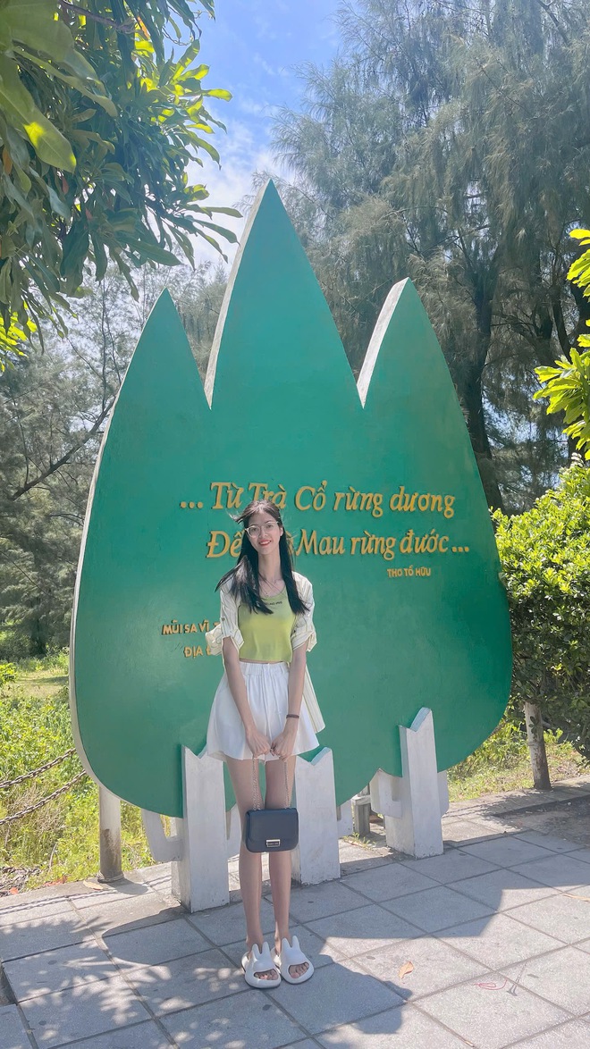 Danh tính cô dâu cao 1m85 lấy chồng cao 1m80 ở Tuyên Quang: Dòng họ có người cao hơn, khách mời hoá "tí hon"- Ảnh 4.