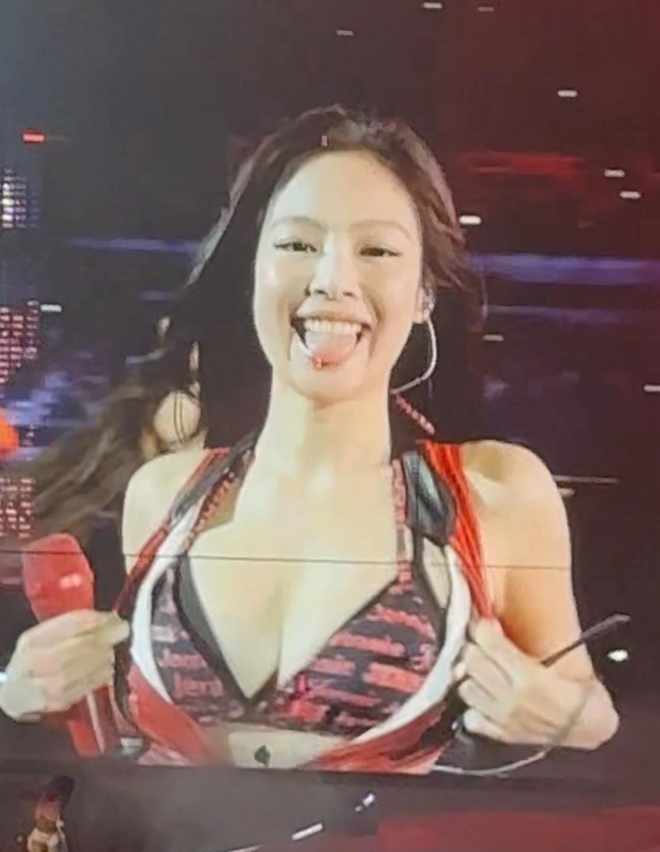 Lisa chuẩn bị bán bikini?- Ảnh 4.