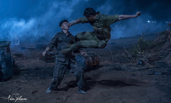 Sự thật thú vị về nam chính "mặt búng ra 3 chữ Vũ Kiên Cường" trong Mưa Đỏ- Ảnh 5.