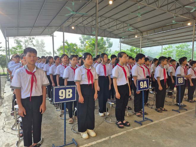 Lễ khai giảng xúc động với những học sinh đặc biệt ở làng Nủ- Ảnh 6.