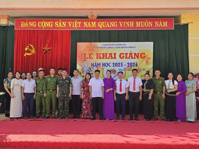 Lễ khai giảng xúc động với những học sinh đặc biệt ở làng Nủ- Ảnh 10.