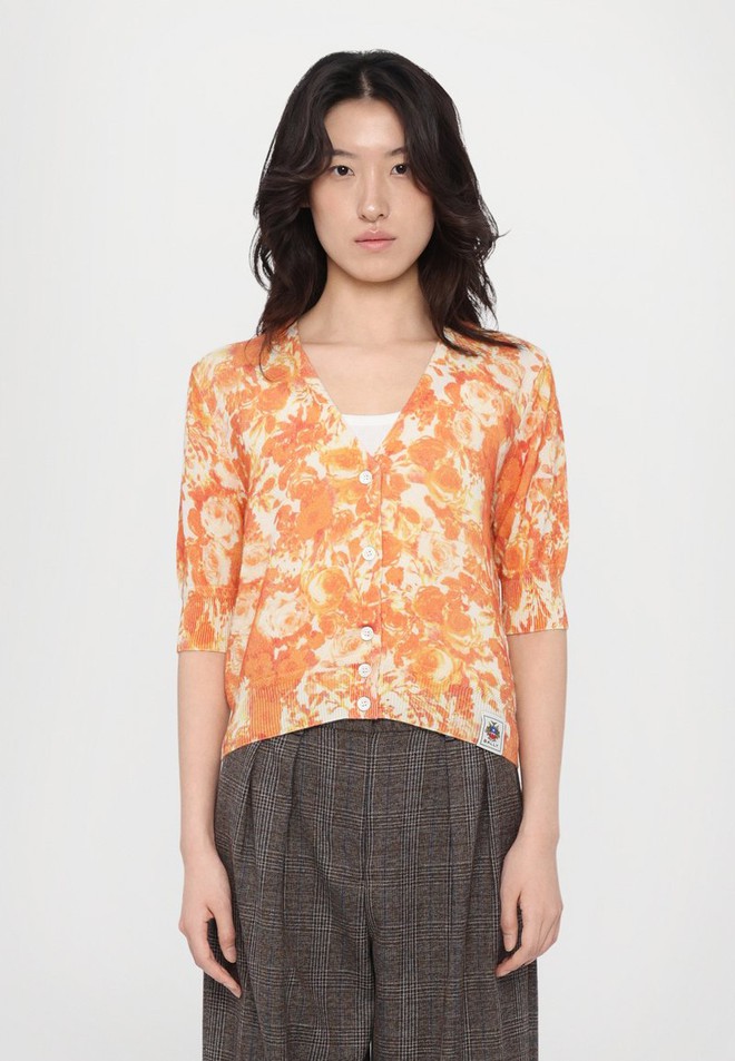 Yoona diện cardigan màu cam xinh xắn: 3 con giáp có thể áp dụng gam màu này để thu hút vận may- Ảnh 4.