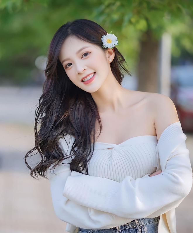 Ảnh thẻ tuổi 29 gây bất ngờ của "hot girl đồng phục" một thời- Ảnh 5.