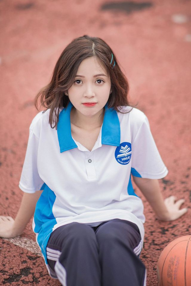Ảnh thẻ tuổi 29 gây bất ngờ của "hot girl đồng phục" một thời- Ảnh 2.