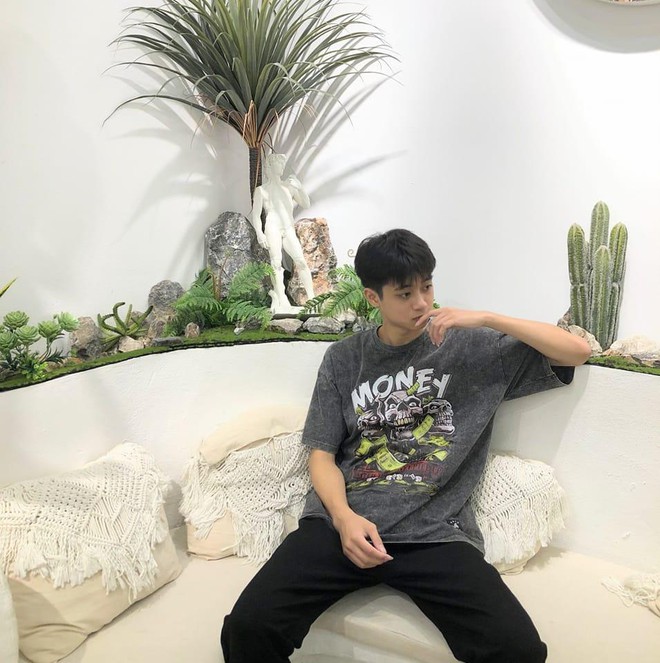 Quá khứ boy phố của Lê Văn Tú: Chàng lính tuổi 20 đẹp trai gấp 10 lần nhờ "ăn cơm nhà nước"- Ảnh 11.