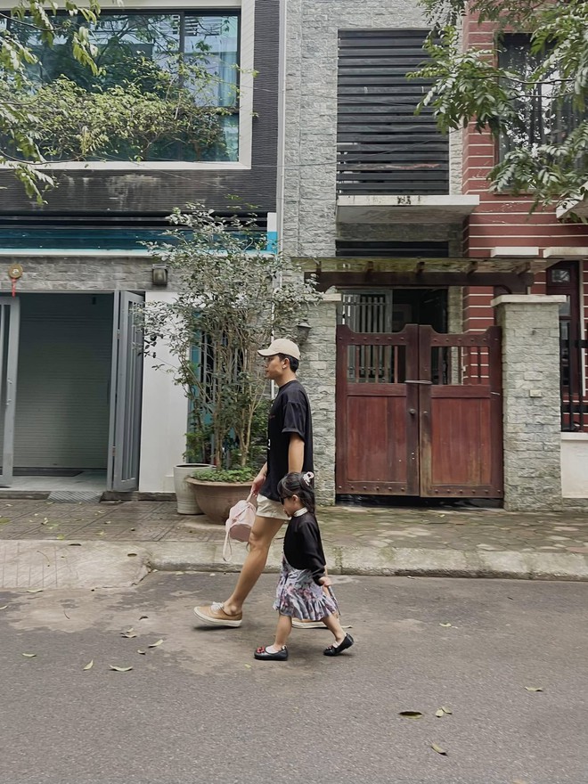 Thân thế đặc biệt của "con gái Hoà Minzy": Bảo sao, tôi cứ thấy bé giống anh Tạ thế!- Ảnh 4.
