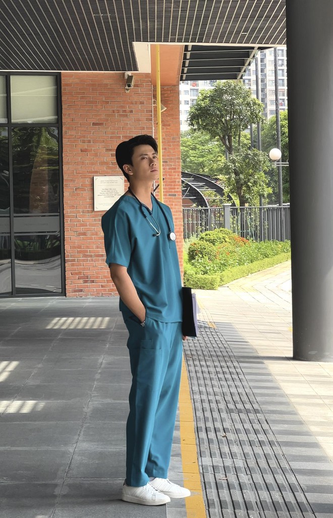 "B&aacute;c sĩ đẹp trai nhất Tuy&ecirc;n Quang" chia tay nữ diễn vi&ecirc;n phim Việt giờ v&agrave;ng giờ sống ra sao?- Ảnh 11.