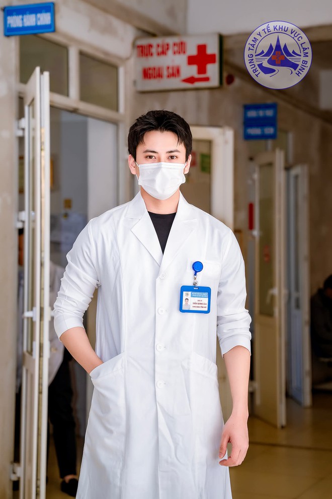 "B&aacute;c sĩ đẹp trai nhất Tuy&ecirc;n Quang" chia tay nữ diễn vi&ecirc;n phim Việt giờ v&agrave;ng giờ sống ra sao?- Ảnh 2.