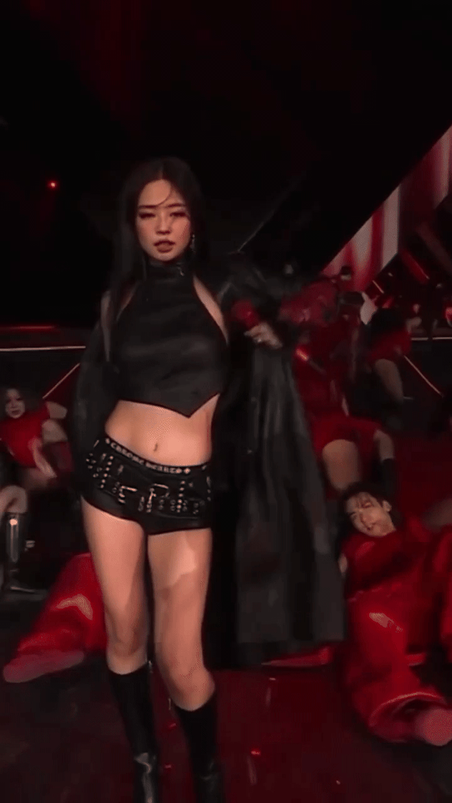 Khoảnh khắc đỉnh nhất của Jennie hiện tại: Thế lực g&igrave; đ&acirc;y sao ngầu thế!- Ảnh 3.