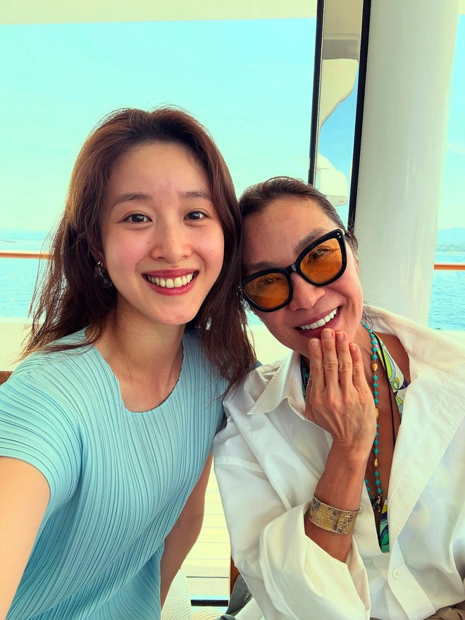 L&agrave;m d&acirc;u h&agrave;o m&ocirc;n &aacute;p lực thế n&agrave;o m&agrave; Chương Trạch Thi&ecirc;n "tho&aacute;t vai" phu nh&acirc;n tỷ ph&uacute; đi l&agrave;m podcast với Lưu Gia Linh?- Ảnh 6.