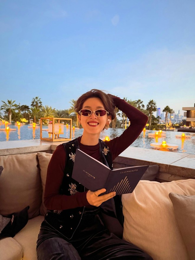 L&agrave;m d&acirc;u h&agrave;o m&ocirc;n &aacute;p lực thế n&agrave;o m&agrave; Chương Trạch Thi&ecirc;n "tho&aacute;t vai" phu nh&acirc;n tỷ ph&uacute; đi l&agrave;m podcast với Lưu Gia Linh?- Ảnh 5.