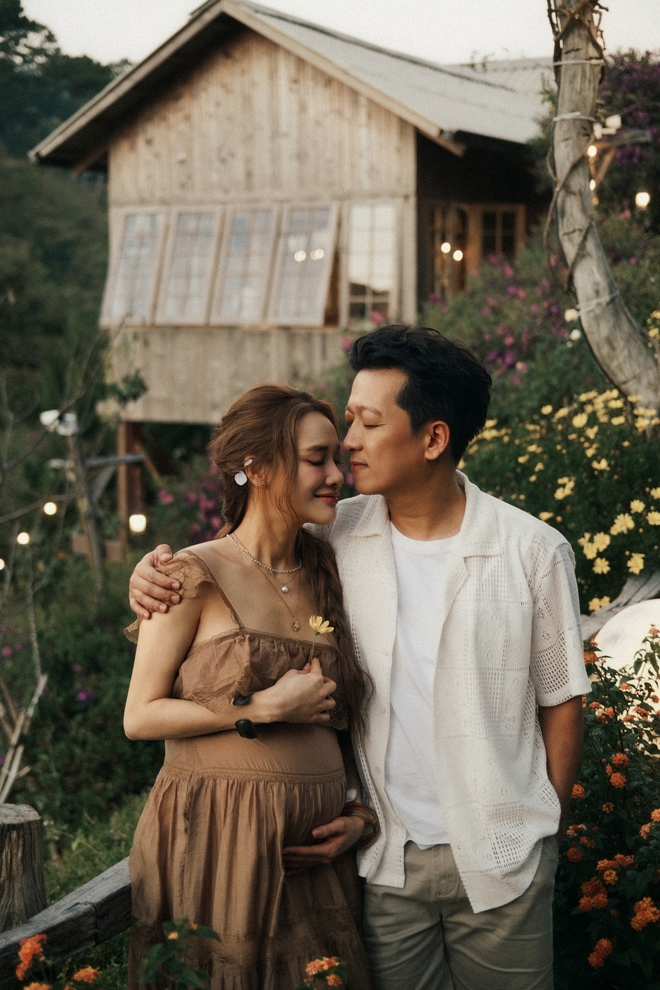 Nhã Phương: "Hạnh phúc lớn nhất của tôi là được làm hậu phương cho anh Trường Giang"- Ảnh 1. Nhã Phương: "Hạnh phúc lớn nhất của tôi là được làm hậu phương cho anh Trường Giang"- Ảnh 1.