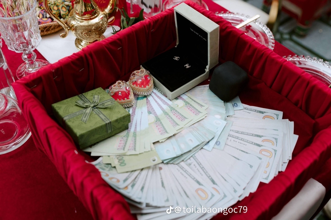 Đám hỏi dâu Việt - rể Mông Cổ hot nhất MXH lúc này, nhà trai gây chú ý với tháp bánh lạ trên bàn lễ- Ảnh 6.
