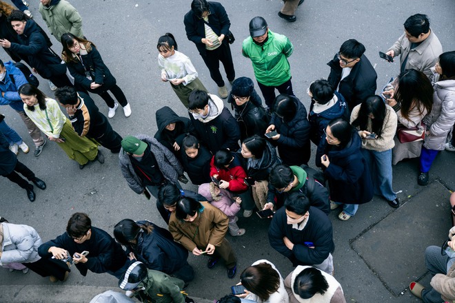 H&agrave; Nội: D&acirc;n t&igrave;nh chầu chực xếp h&agrave;ng mua ly matcha đắt nhất Nhật Bản bất chấp trời r&eacute;t- Ảnh 11.