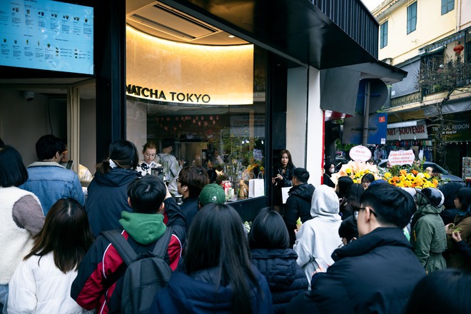 H&agrave; Nội: D&acirc;n t&igrave;nh chầu chực xếp h&agrave;ng mua ly matcha đắt nhất Nhật Bản bất chấp trời r&eacute;t- Ảnh 13.