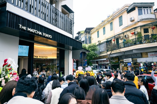 H&agrave; Nội: D&acirc;n t&igrave;nh chầu chực xếp h&agrave;ng mua ly matcha đắt nhất Nhật Bản bất chấp trời r&eacute;t- Ảnh 4.