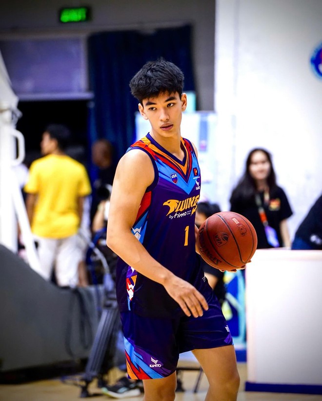 Hot boy b&oacute;ng rổ Saigon Heat chuyển hướng l&agrave;m người mẫu, diễn cho Ralph Lauren tại Milan Fashion Week: Kim L&yacute; l&agrave; mentor của t&ocirc;i- Ảnh 2.