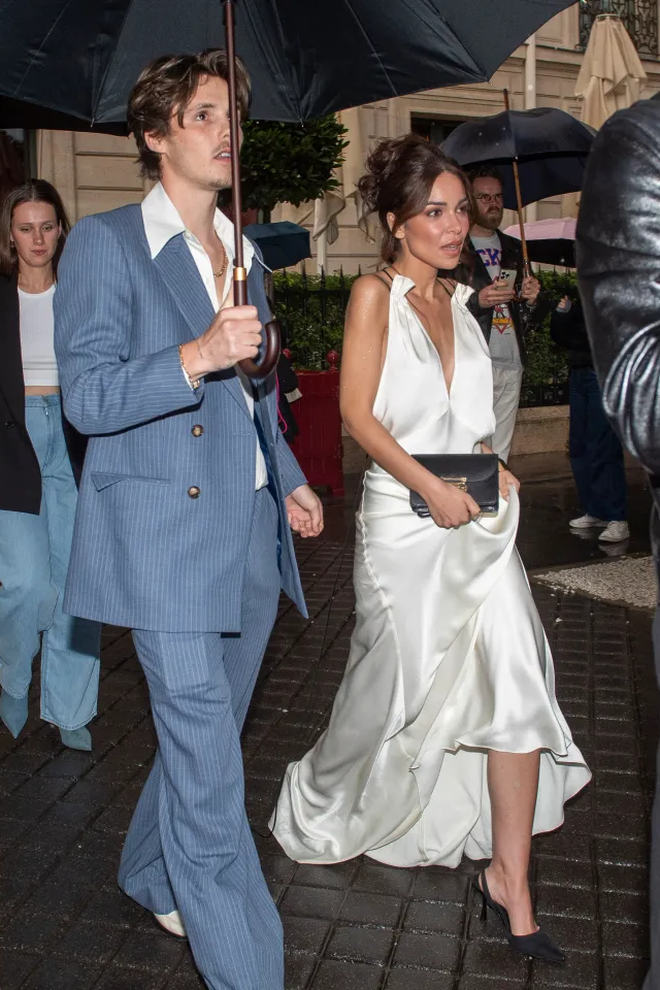 Con d&acirc;u &uacute;t tương lai nh&agrave; Beckham bị ch&ecirc; gi&agrave;, ngoại h&igrave;nh như sinh đ&ocirc;i với mẹ chồng Victoria- Ảnh 4.