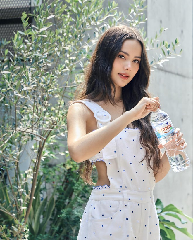 Tiệc độc th&acirc;n viral của "b&ocirc;ng hồng lai đẹp nhất Th&aacute;i Lan": Bảo sao chỉ đi dạo TTTM cũng th&agrave;nh si&ecirc;u sao!- Ảnh 12.