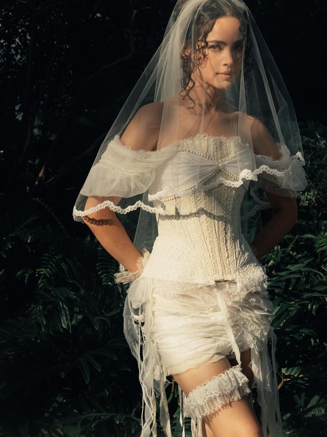 Tiệc độc th&acirc;n viral của "b&ocirc;ng hồng lai đẹp nhất Th&aacute;i Lan": Bảo sao chỉ đi dạo TTTM cũng th&agrave;nh si&ecirc;u sao!- Ảnh 1.