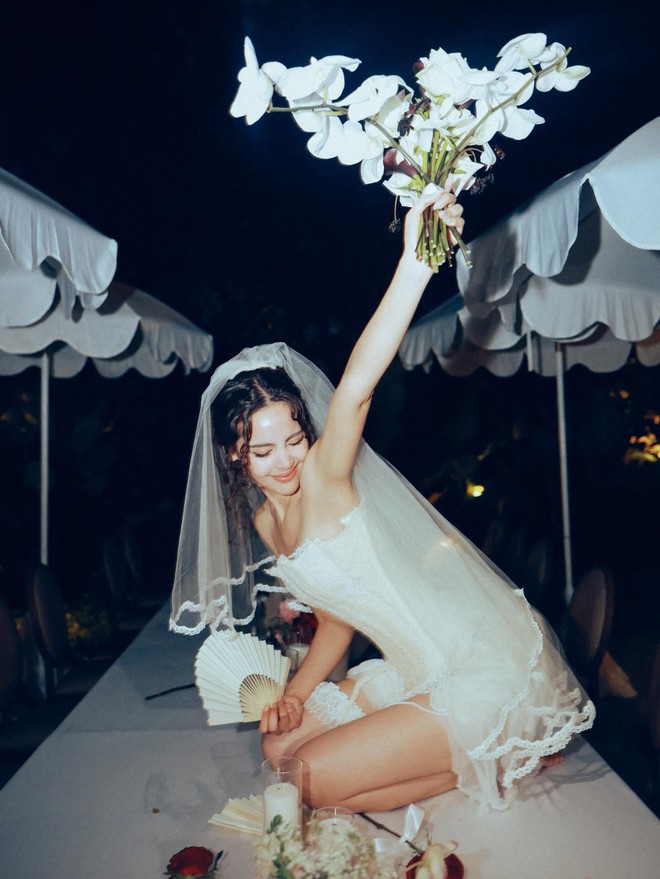 Tiệc độc th&acirc;n viral của "b&ocirc;ng hồng lai đẹp nhất Th&aacute;i Lan": Bảo sao chỉ đi dạo TTTM cũng th&agrave;nh si&ecirc;u sao!- Ảnh 8.